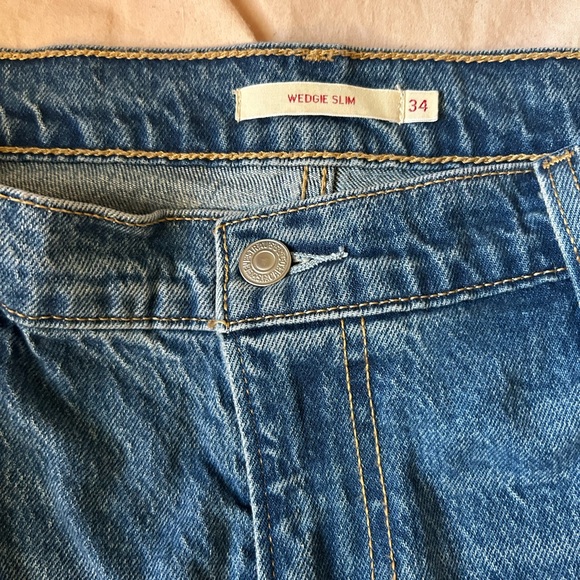 Levi’s Wedgie Slim Straight Ripped Jeans - Picture 10 of 14